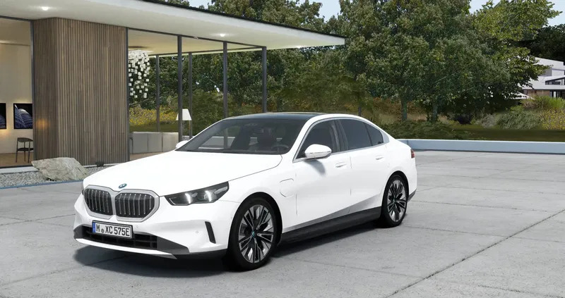 samochody osobowe BMW Seria 5 cena 289900 przebieg: 14000, rok produkcji 2023 z Mikołów